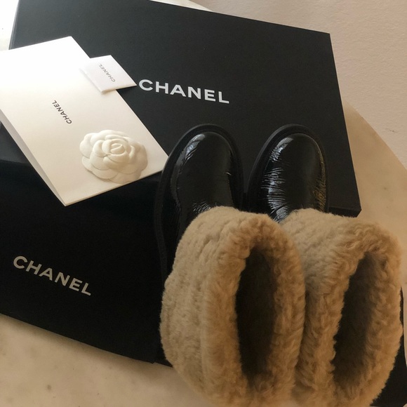Authentic pair of CHANEL wool lined boots. - Picture 3 of 8